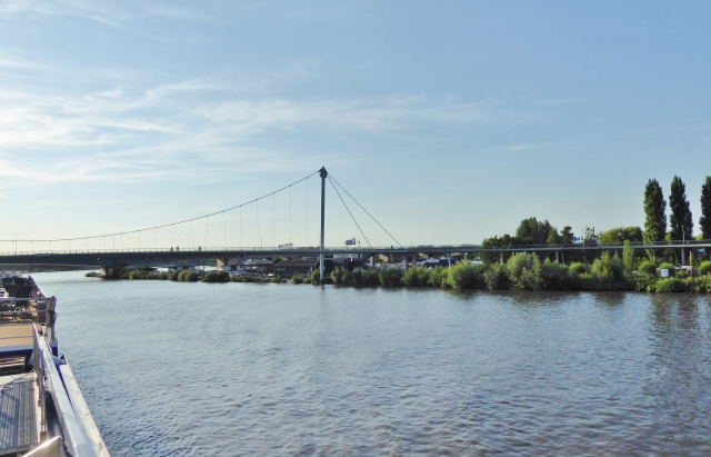 Nesciobrücke über dem Amsterdam-Rijn-Kanal
