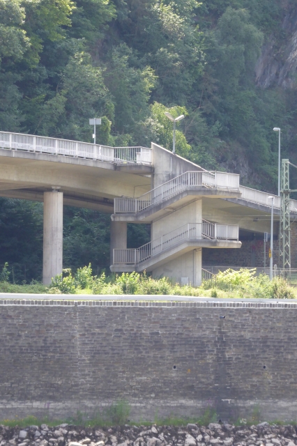 Brückenaufgang zur Brücke B9 südl. Hirzenach