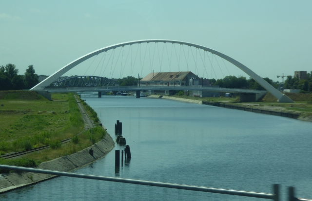 Straßenbahnbrücke über das Bassin Vauban
