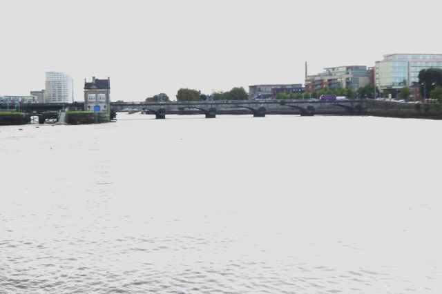 Sarsfield Bridge, Bl. von Nordost