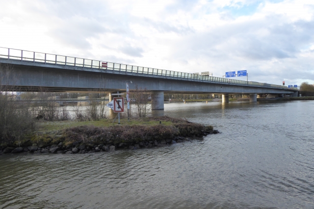 Pfaffensteiner Brücke, Bl. von Westen