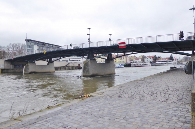 Eiserne Brücke, Bl. v. Westen