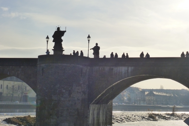 Alte Mainbrücke, Bl. v. Norden