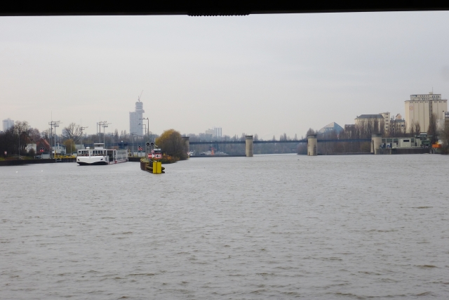 Schleusenbrücke Offenbach, Bl. v. Osten