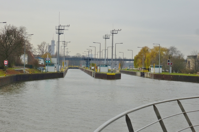 Schleusenbrücke Offenbach, Bl. v. Osten