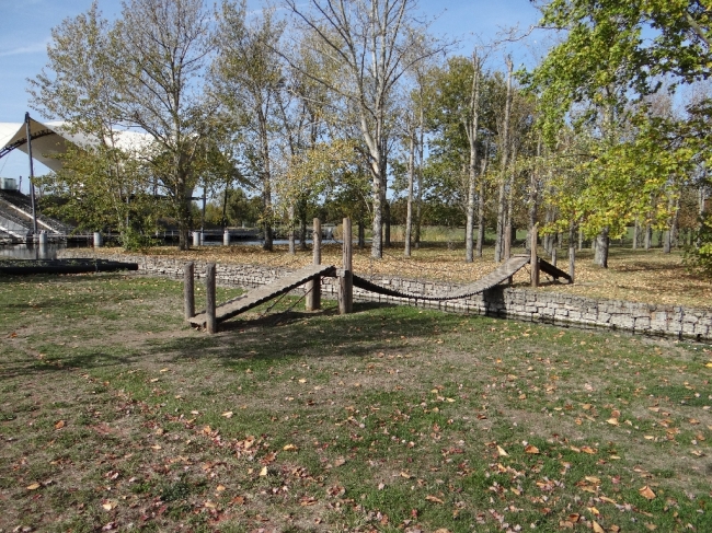 Hängebrücke im Park Herrenkrug Magdeburg