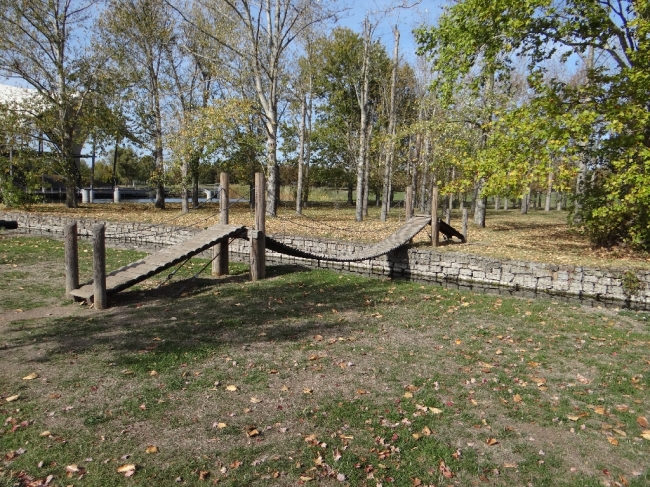 Hängebrücke im Park Herrenkrug Magdeburg