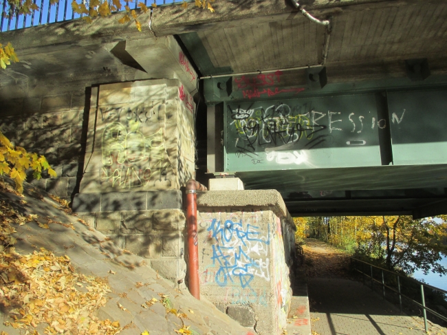 nördliches Wiederlager von Westen fotografiert