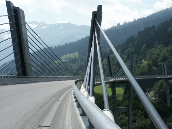 Die ersten beiden Rheinbrücken sind noch im Bau, die Sunnibergbrücke ist
