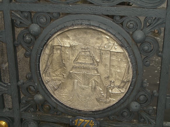 Tafel am nördlichen Geländer