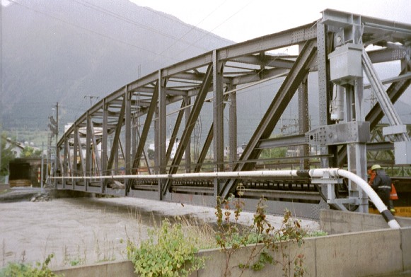 Die Brücke in angehobenem Zustand