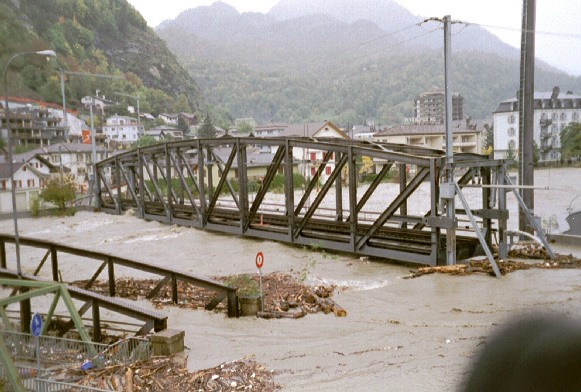 Die Brücke in angehobenem Zustand