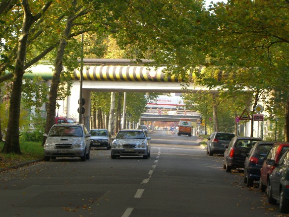 im Vordergrund BAS 38146, unmittelbar dahinter BAS 38145, im Hintergrund BAS 38144