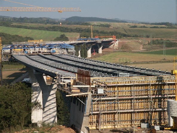 Herstellen der Betonfahrbahn