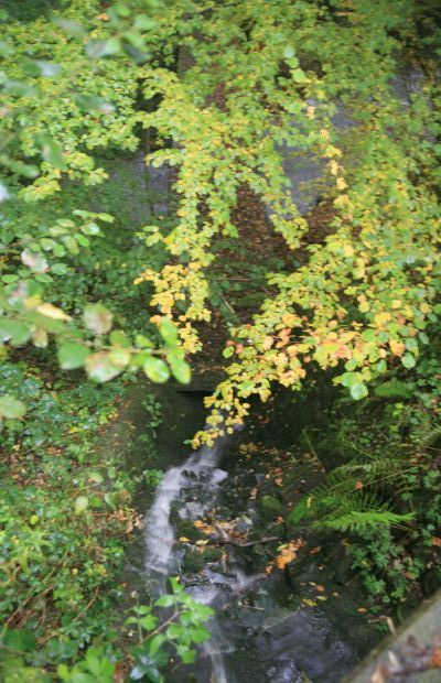Einlauf des Wassers in die Brücke