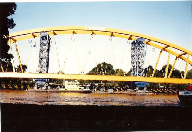 Einschimmen vom Lagerplatz zur Brückenstelle
