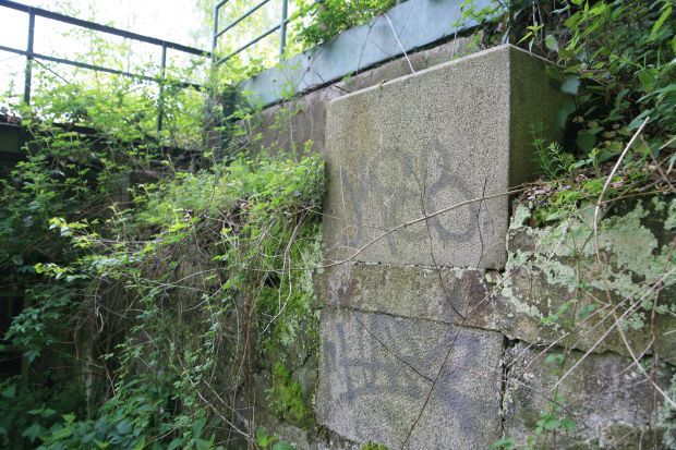 Widerlager für die Gleise der strategische Bahn