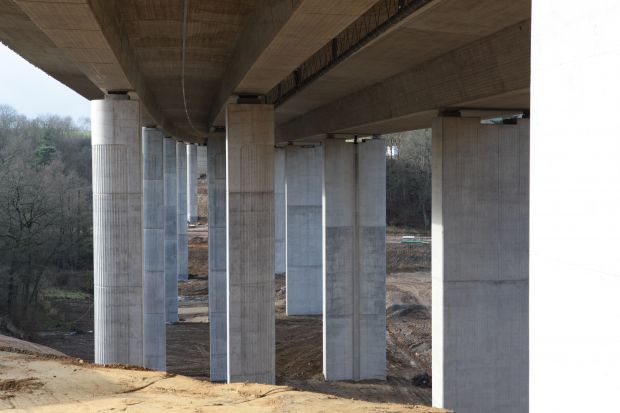 links der Neubau, rechts der ältere Teil