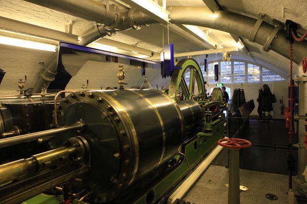 Tower Bridge Exhibition: Maschinenraum: Dampfmaschine und Hydraulikpumpe