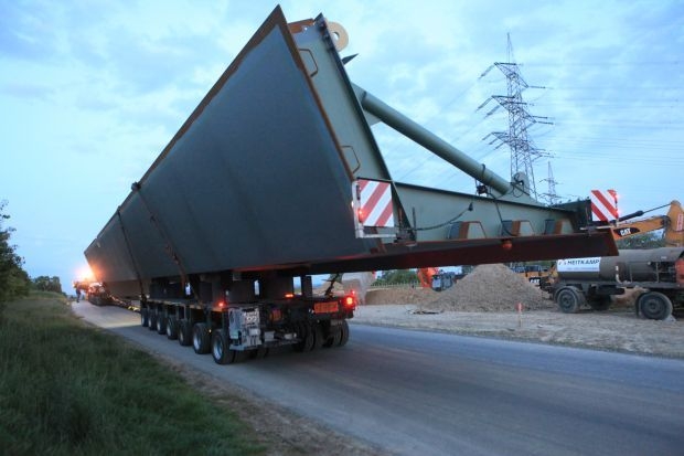 Antransport neuer Brückenteile