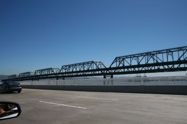 Fahrt über die Brücke am ersten tag nach der Eröffnung