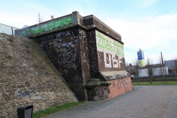 östliche Widerlager