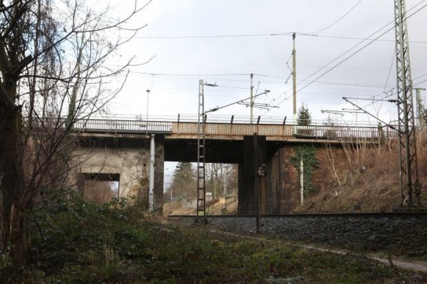 Kreuzungsbauwerk amöstlichen Ufer