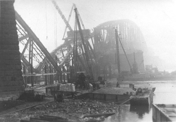 die gesprengte Brücke