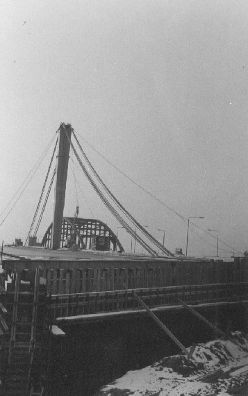 Bau der neuen Brücke