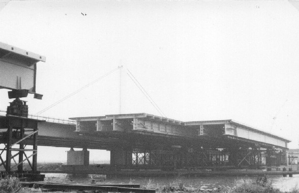 Bau der zweiten Schrägseilbrücke 1976-1977