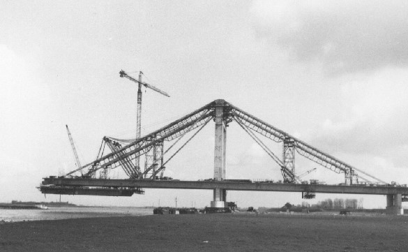 Suedpylon.