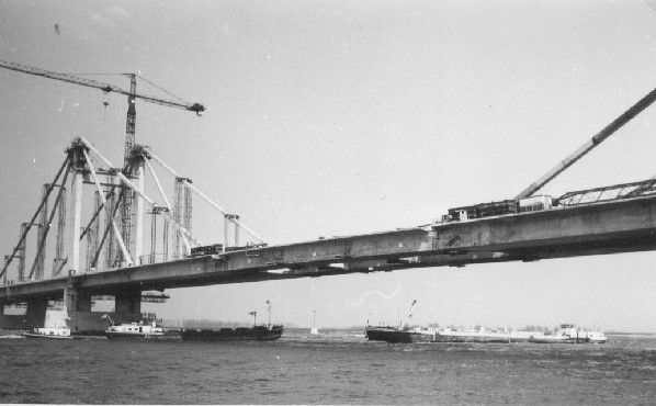 Einhangtraeger, vom Suedwesten aus gesehen. Südwestansicht