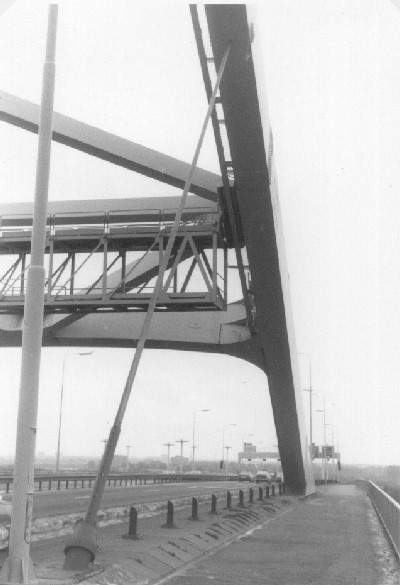 Brücke mit einem Bogen