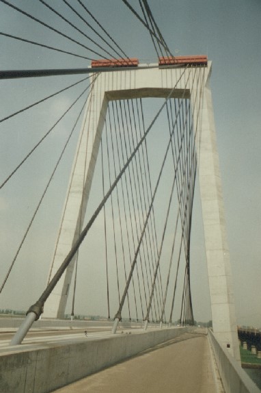 die dritte (heutige) Brücke