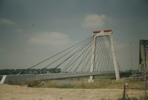 die dritte (heutige) Brücke