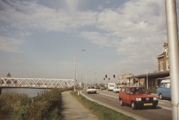die abgerissene Brücke