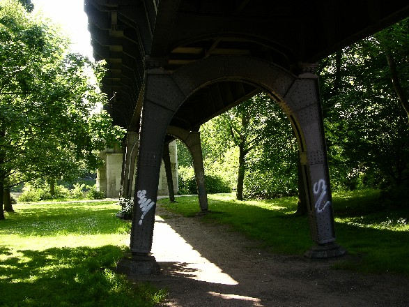 Teil der Hochbahnstrecke an der Schürbeker Strasse