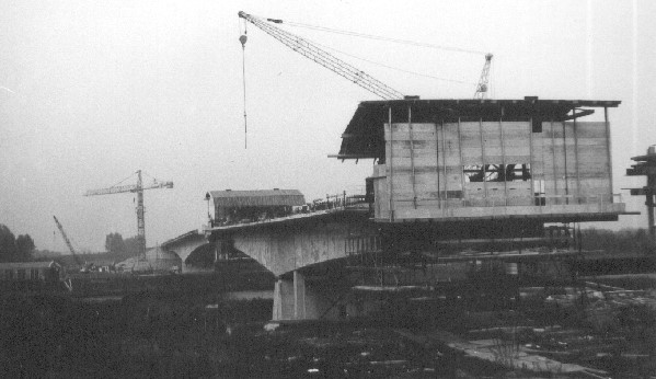 Bau der neuen Brücke