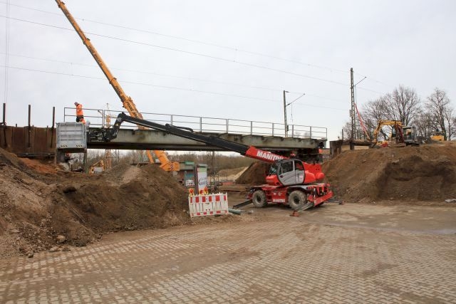 Die Behelfsbrücke ist eingebaut