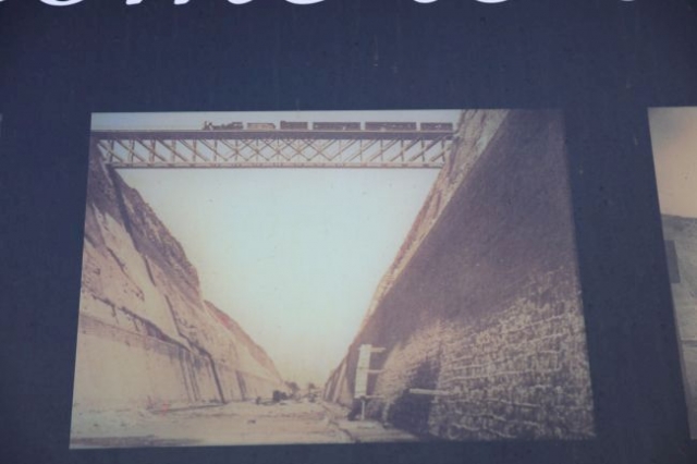 die ehem. Eisenbahnbrücke