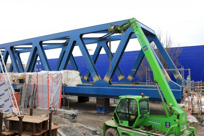 auf dem Montageplatz südlich des Kanals