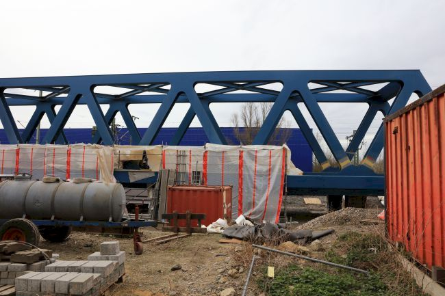 auf dem Montageplatz südlich des Kanals