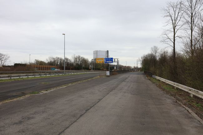 Zufahrt zur Schwerlastbrücke