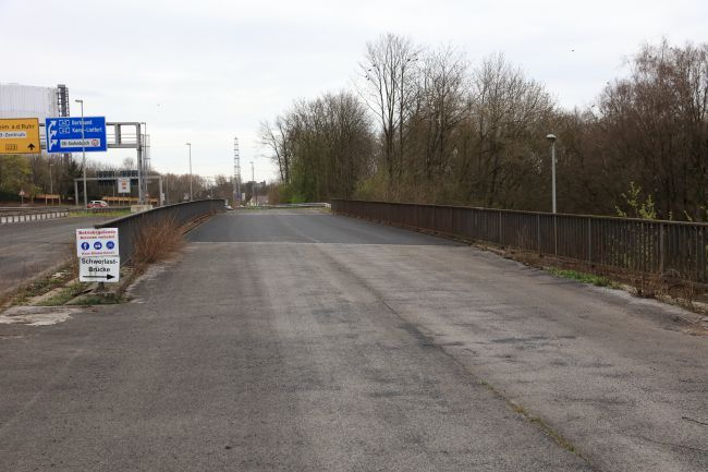 Zufahrt zur Schwerlastbrücke