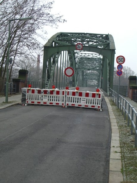 Die Brücke ist wegen umfangreichem Strassenbau auf der Insel gesperrt