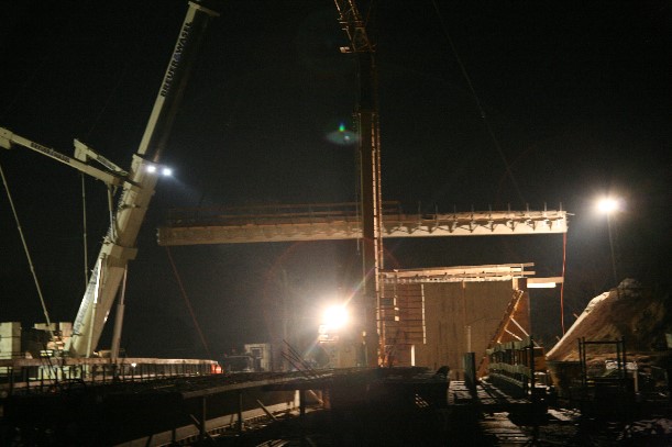 der erste Träger wird eingehoben