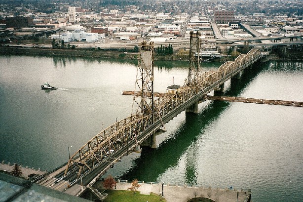 die Brücke bevor sie 1999 grün gestrichen wurde