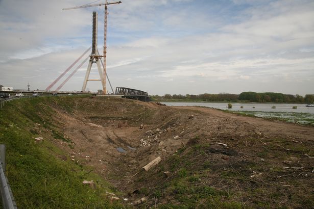 Zufahrtsrampe zur alten Brücke