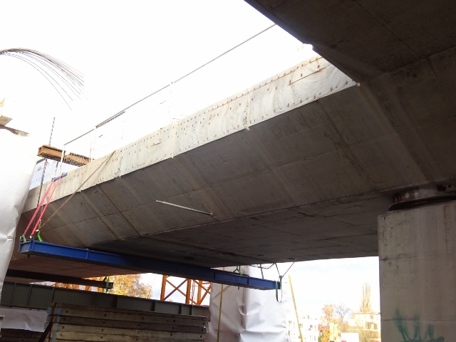 Alte Salvador-Allende-Brücke / Spree,, abgeschnittenen Fußweg, an der Westseite des Ostüberbaus