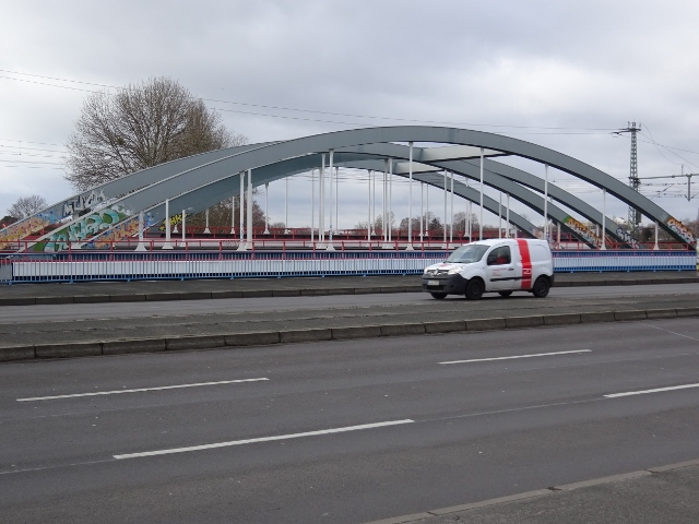 Stelling-Janitzky-Brücke / Teltowkanal, im Bildvordergrund